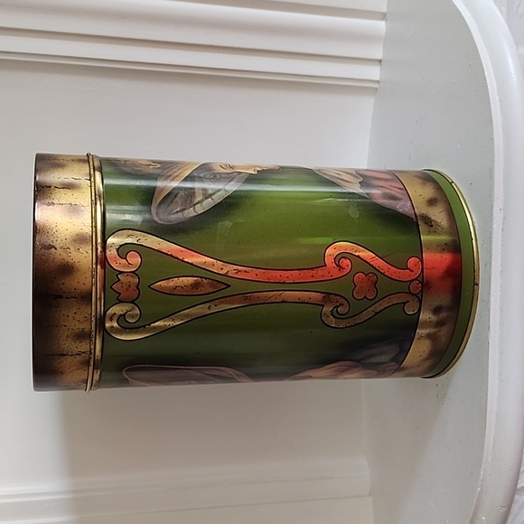 Made in England Round Tin - Victorian Dressed Ladies - English Cookie Tin - Picture 3 of 5